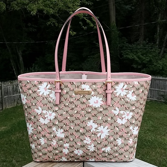 Michael Kors Handbags - Michael Kors Tote